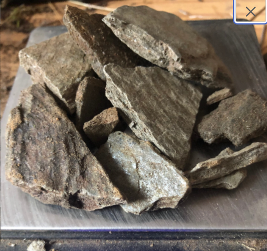 100g black slate which supports rock moss